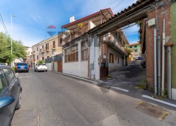Edificio all\'aperto - Casa indipendente Via San Nullo
 
80, Catania - foto 1