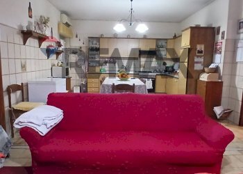 Sala da pranzo - Quadrilocale Via Regina Del Cielo
 
20, Fiumefreddo di Sicilia - foto 2