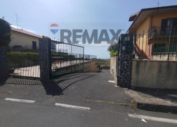 Edificio all\'aperto - Magazzino Via Agrigento
9, San Pietro Clarenza - foto 1