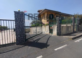 Casa all\'aperto - Magazzino Via Agrigento
9, San Pietro Clarenza - foto 5