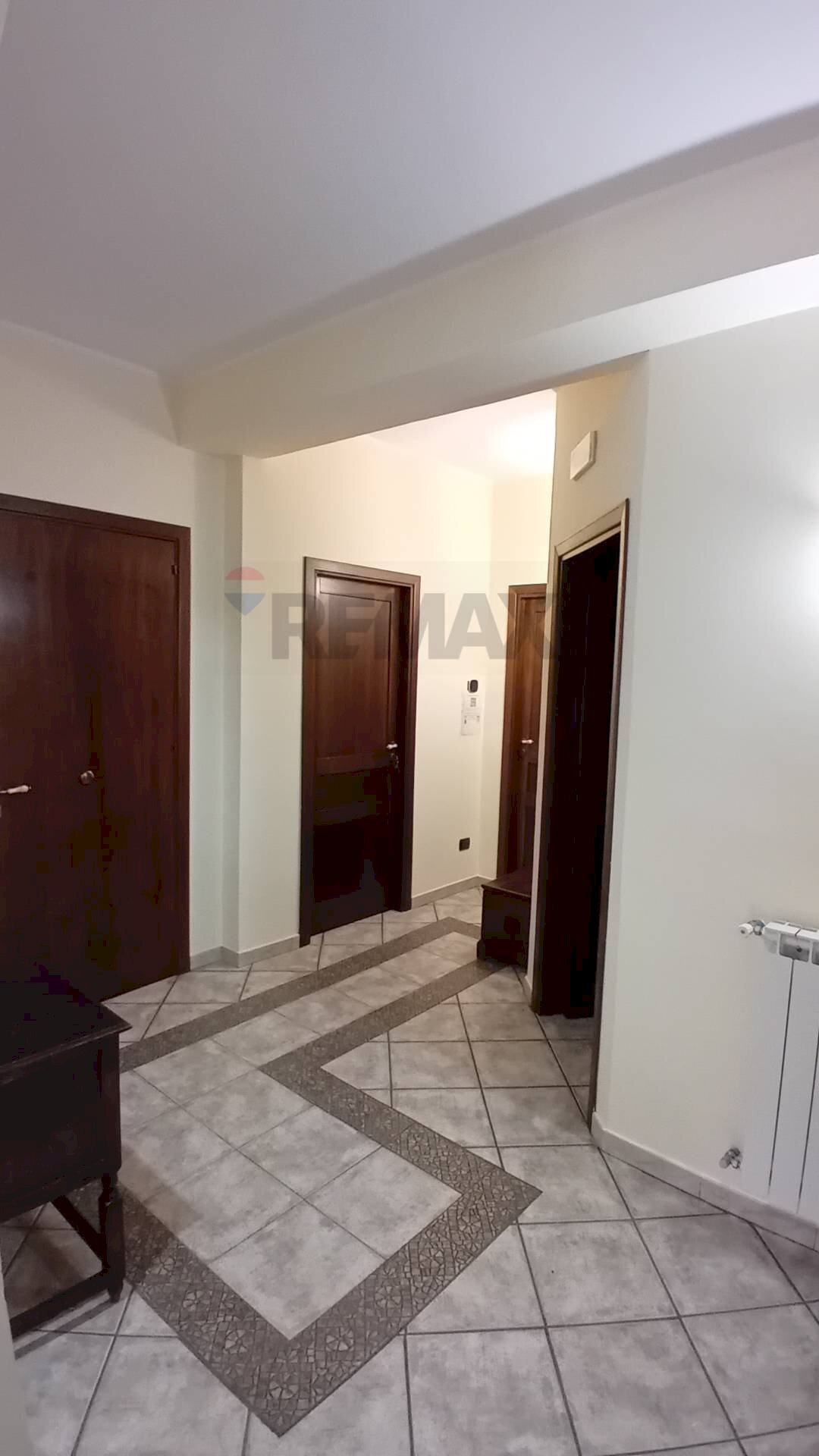 Hall / corridoio - Apartment Via Pistoia
 
49, Bronte - photo 1