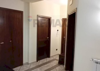 Hall / corridoio - Apartment Via Pistoia
49, Bronte - photo 1