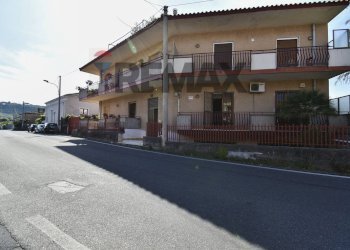 Edificio all\'aperto - Quadrilocale Via Provinciale Per Riposto
 
13, Acireale - foto 2