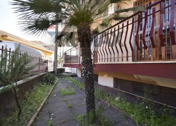 Edificio all\'aperto - Quadrilocale Via Provinciale Per Riposto
 
13, Acireale - foto 4