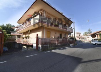 Edificio all\'aperto - Quadrilocale Via Provinciale Per Riposto
 
13, Acireale - foto 46