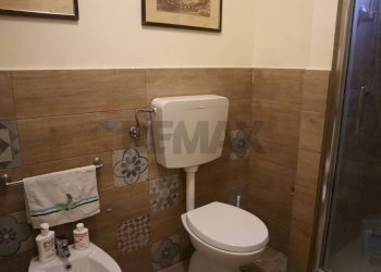 Bagno - Three-room apartment Via Pacini
 
47, Catania - photo 13