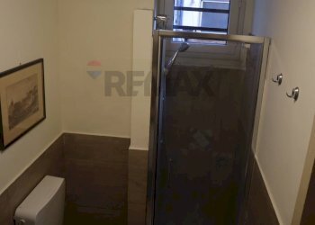 Bagno - Three-room apartment Via Pacini
 
47, Catania - photo 14