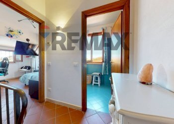 Disimpegno primo piano - Casa semi indipendente Via Pescarella 23, Pietrasanta - foto 12