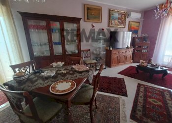 Sala da pranzo - Trilocale Via Gaetano Donizzetti
 
8, Enna - foto 7
