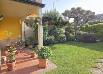 Giardino - Terraced Villa Via Maria Grazia Cutuli
 
15, Viagrande - photo 7