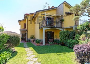 Casa all\'aperto - Villa a Schiera Via Maria Grazia Cutuli
 
15, Viagrande - foto 1