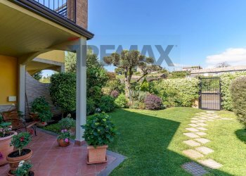 Giardino - Villa a Schiera Via Maria Grazia Cutuli
 
15, Viagrande - foto 8
