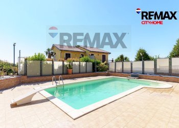 Piscina - Villa a Schiera Via Maria Grazia Cutuli
 
15, Viagrande - foto 12