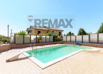 Piscina - Villa a Schiera Via Maria Grazia Cutuli
 
15, Viagrande - foto 13
