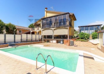 Piscina - Villa a Schiera Via Maria Grazia Cutuli
 
15, Viagrande - foto 14