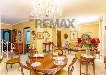 Sala da pranzo - Villa a Schiera Via Maria Grazia Cutuli
 
15, Viagrande - foto 18