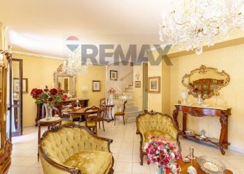 Sala da pranzo - Villa a Schiera Via Maria Grazia Cutuli
 
15, Viagrande - foto 19