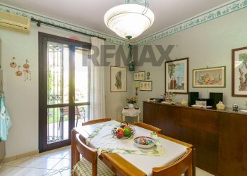Sala da pranzo - Villa a Schiera Via Maria Grazia Cutuli
 
15, Viagrande - foto 22
