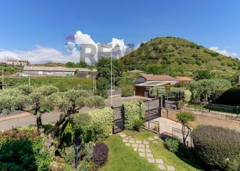 Vista delle montagne - Villa a Schiera Via Maria Grazia Cutuli
 
15, Viagrande - foto 35