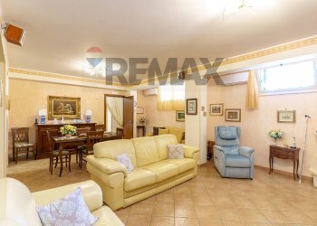 Sala da pranzo - Villa a Schiera Via Maria Grazia Cutuli
 
15, Viagrande - foto 54