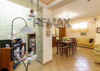 Sala da pranzo - Villa a Schiera Via Maria Grazia Cutuli
 
15, Viagrande - foto 57