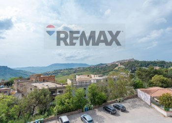 Vista delle montagne - Four-room apartment Viale Principe Umberto
 
152, Caltagirone - photo 18