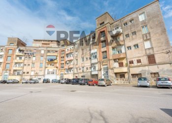 Edificio all\'aperto - Four-room apartment Viale Principe Umberto
 
152, Caltagirone - photo 22