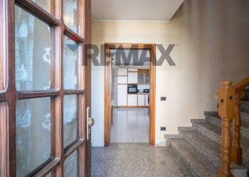 Hall / corridoio - Casa indipendente VIA CORNEDOLE
 
89, Castelnovo di Sotto - foto 6