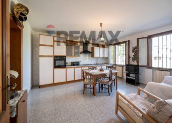 Cucina - Casa indipendente VIA CORNEDOLE
 
89, Castelnovo di Sotto - foto 8