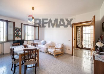 Sala da pranzo - Casa indipendente VIA CORNEDOLE
 
89, Castelnovo di Sotto - foto 9
