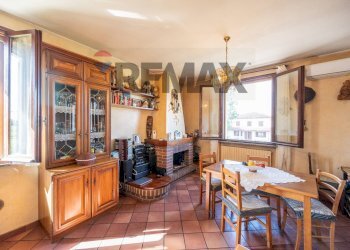 Sala da pranzo - Casa indipendente VIA CORNEDOLE
 
89, Castelnovo di Sotto - foto 29