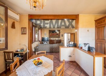 Sala da pranzo - Casa indipendente VIA CORNEDOLE
 
89, Castelnovo di Sotto - foto 32