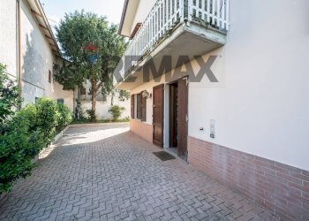 Terrazza - Casa indipendente VIA CORNEDOLE
 
89, Castelnovo di Sotto - foto 48