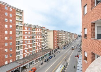 Vista - Four-room apartment Corso Giulio Cesare
 
67, Torino - photo 32