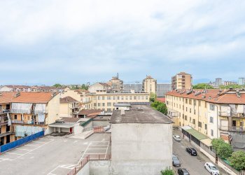 Vista - Four-room apartment Corso Giulio Cesare
 
67, Torino - photo 35