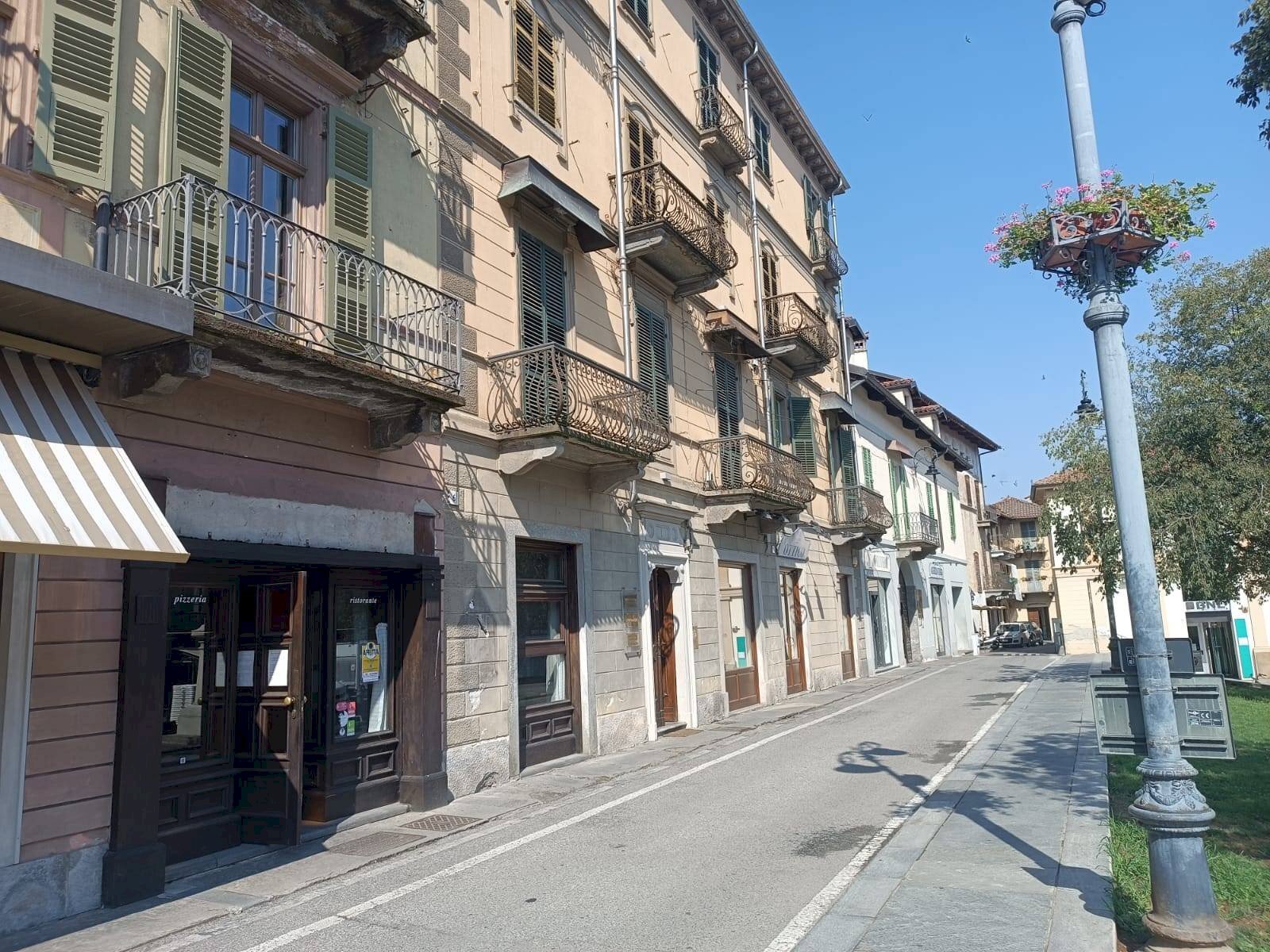 Foto 1 - Commercial Premises Piazza Vineis
 
6, Saluzzo - photo 1