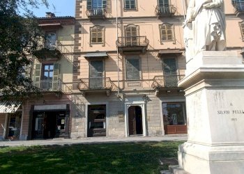 Foto 2 - Locale Commerciale Piazza Vineis
6, Saluzzo - foto 2