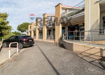 Edificio all\'aperto - Locale Commerciale Via Fano Adriano
 
44/46, Roma - foto 37