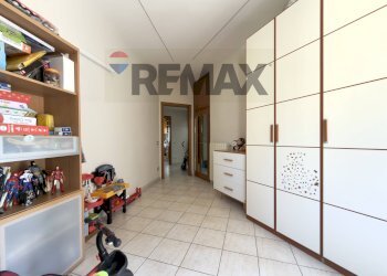 Camera / camera da letto - Trilocale Corso Amedeo Di Savoia Duca D'aosta
 
210, Napoli - foto 25