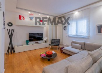 Soggiorno - Appartamento Via Empedocle Restivo
 
154, Palermo - foto 34