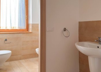 Foto 44 - Villa Via Milano
 
1037, Ispra - photo 44