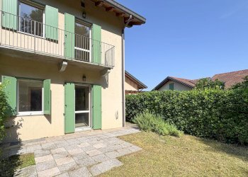 Foto 2 - Villa a Schiera Via Milano
 
1037, Ispra - foto 2
