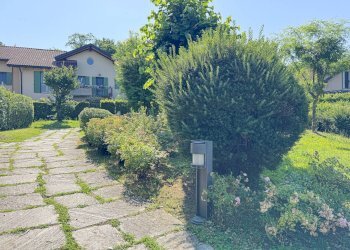 Foto 13 - Villa a Schiera Via Milano
 
1037, Ispra - foto 13