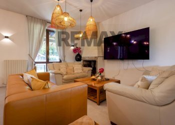 Soggiorno - Villa VIA GIUSEPPE GARIBALDI
 
9, Orino - foto 9