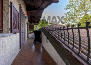 Balcone - Villa VIA GIUSEPPE GARIBALDI
 
9, Orino - foto 31