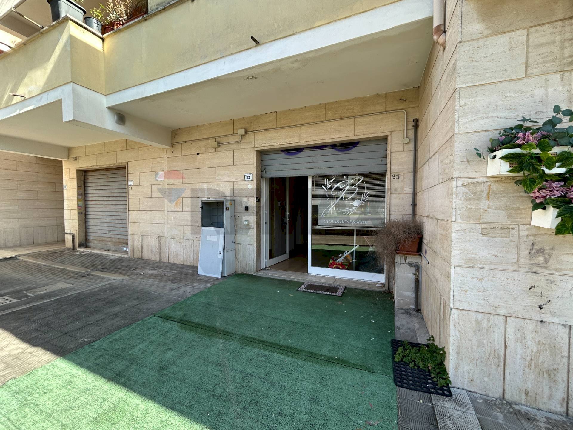 Edificio all\'aperto - Commercial Premises via firenze
 
23, Nettuno - photo 1