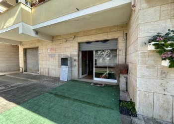Edificio all\'aperto - Commercial Premises via firenze
 
23, Nettuno - photo 1