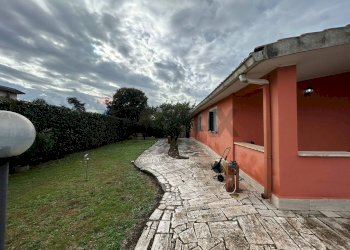 Giardino - Villa via della primavera
45, Aprilia - foto 2