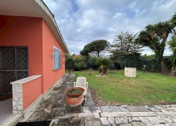Giardino - Villa via della primavera
45, Aprilia - foto 3