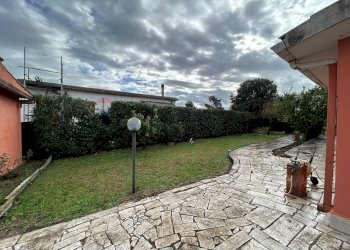 Giardino - Villa via della primavera
45, Aprilia - foto 8